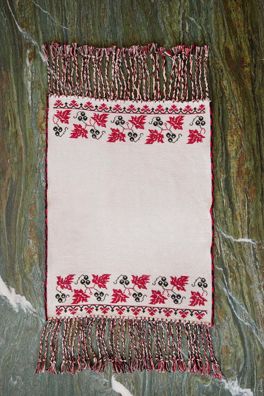 Ampelía Vintage Table Runner