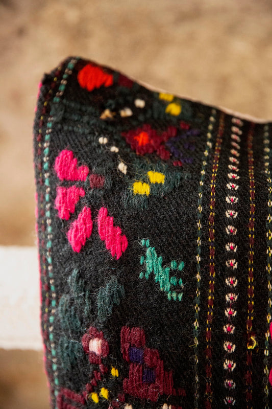 Anthístrato Vintage Pillow Cover