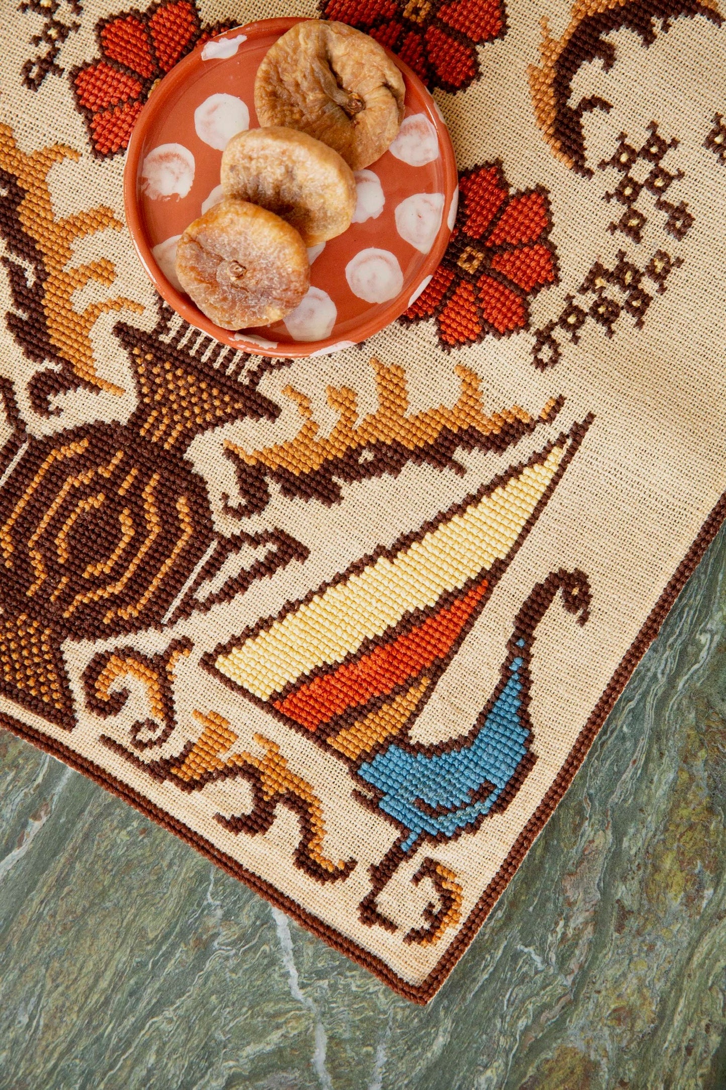 Pagoni Vintage Table Runner