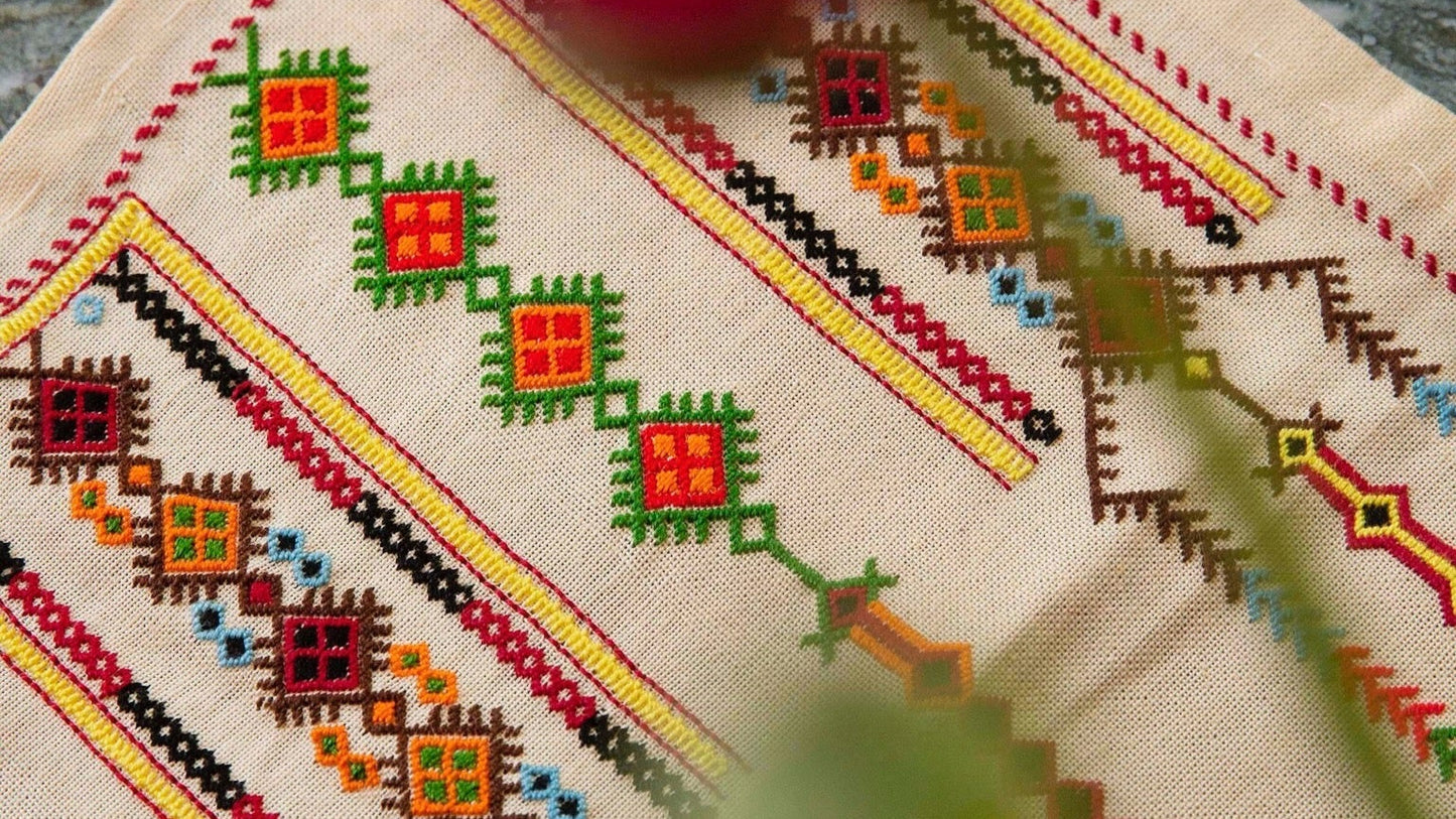 Phos Vintage Table Runner