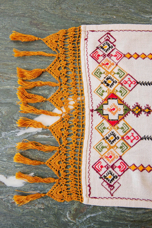 Stafíli Vintage Table Runner
