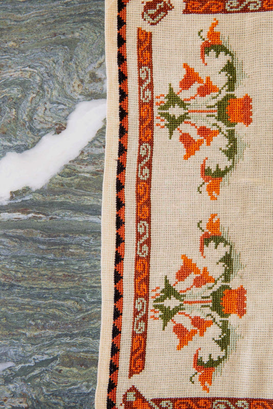 Trapeza Vintage Table Runner