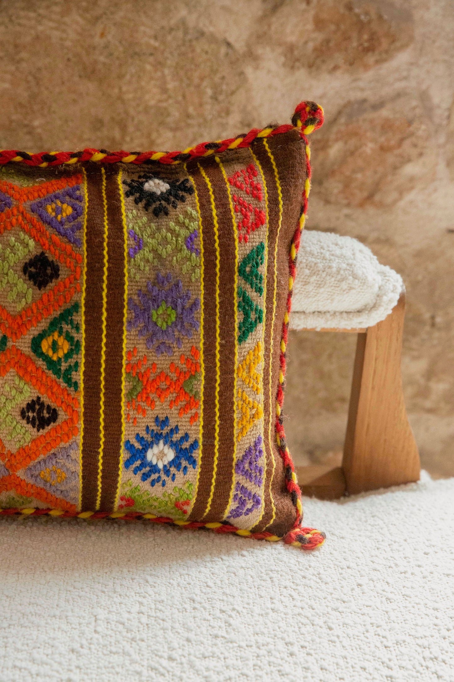 Xeiro Vintage Pillow