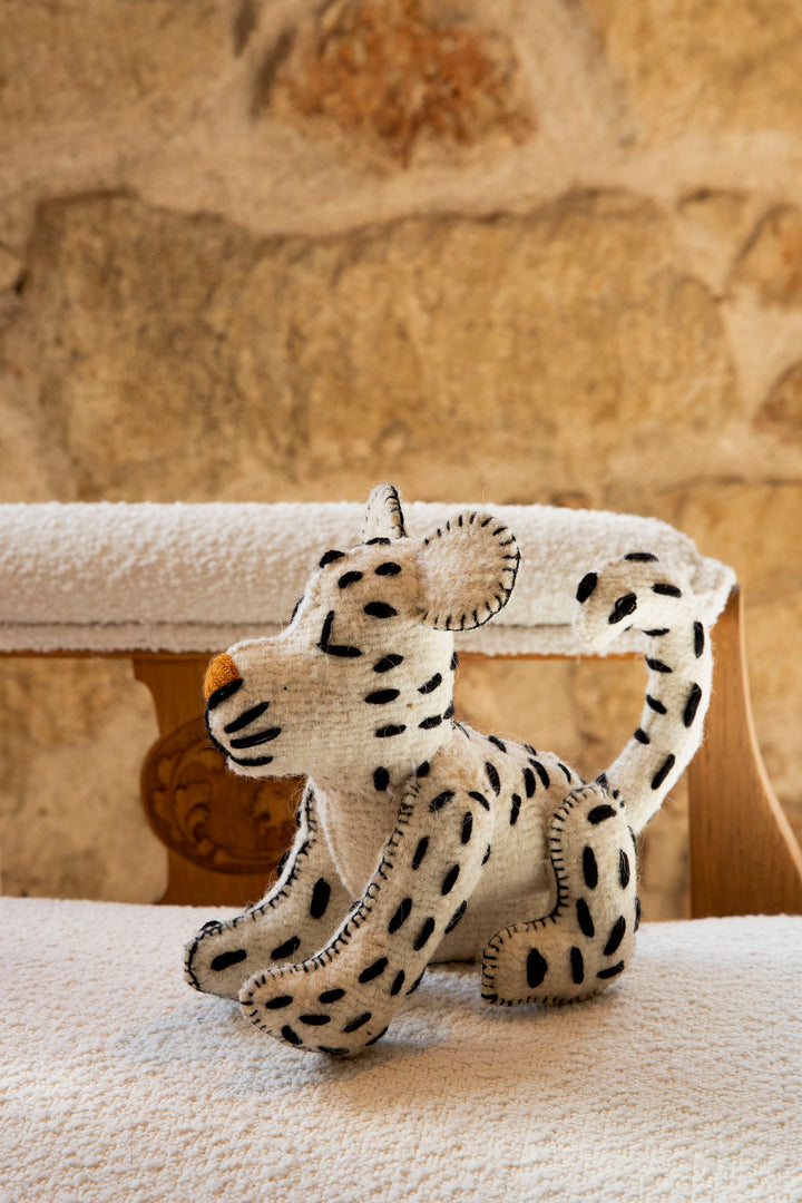 Leopoldo, the White Jaguar