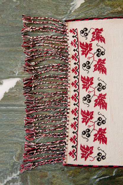 Ampelía Vintage Table Runner