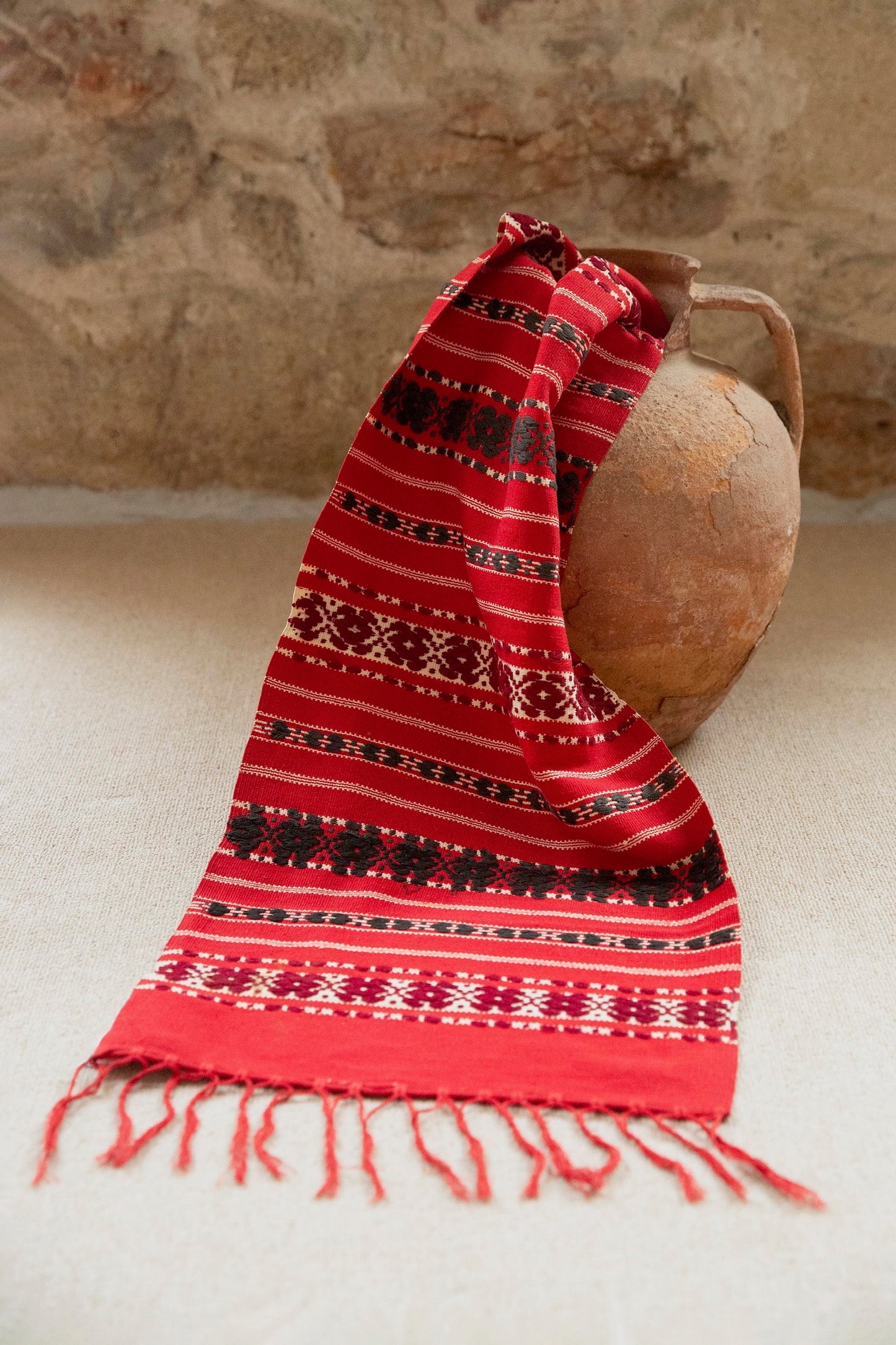 Erythraía Vintage Table Runner