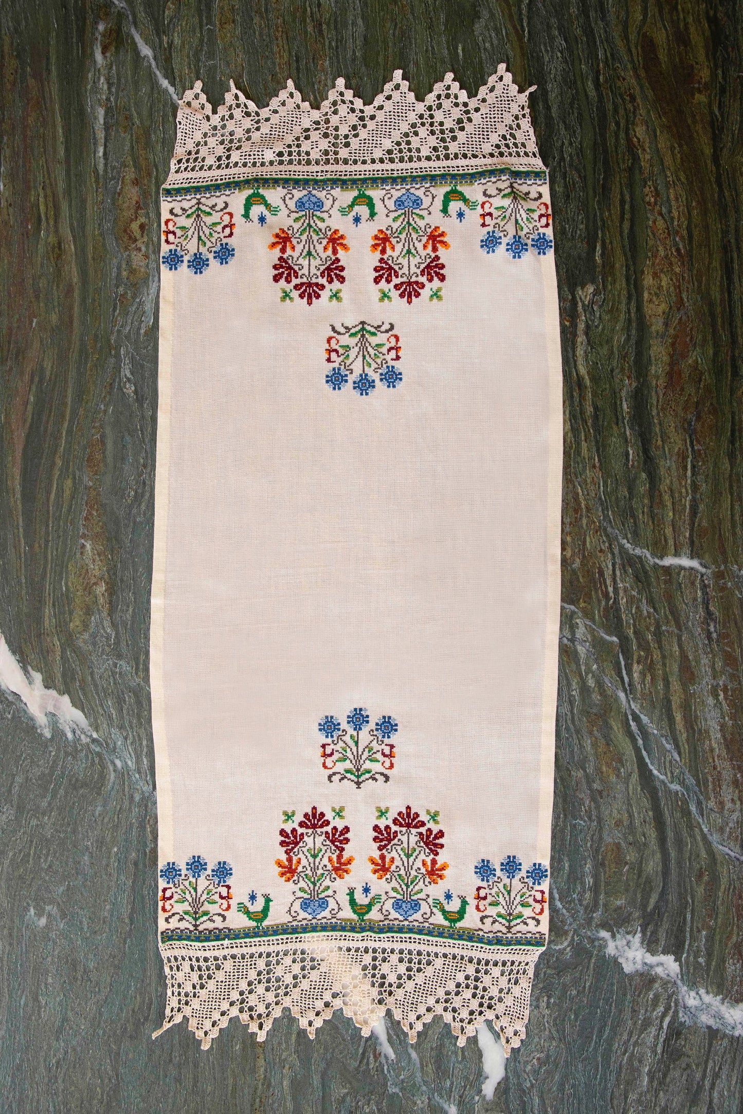 Estiá Vintage Table Runner