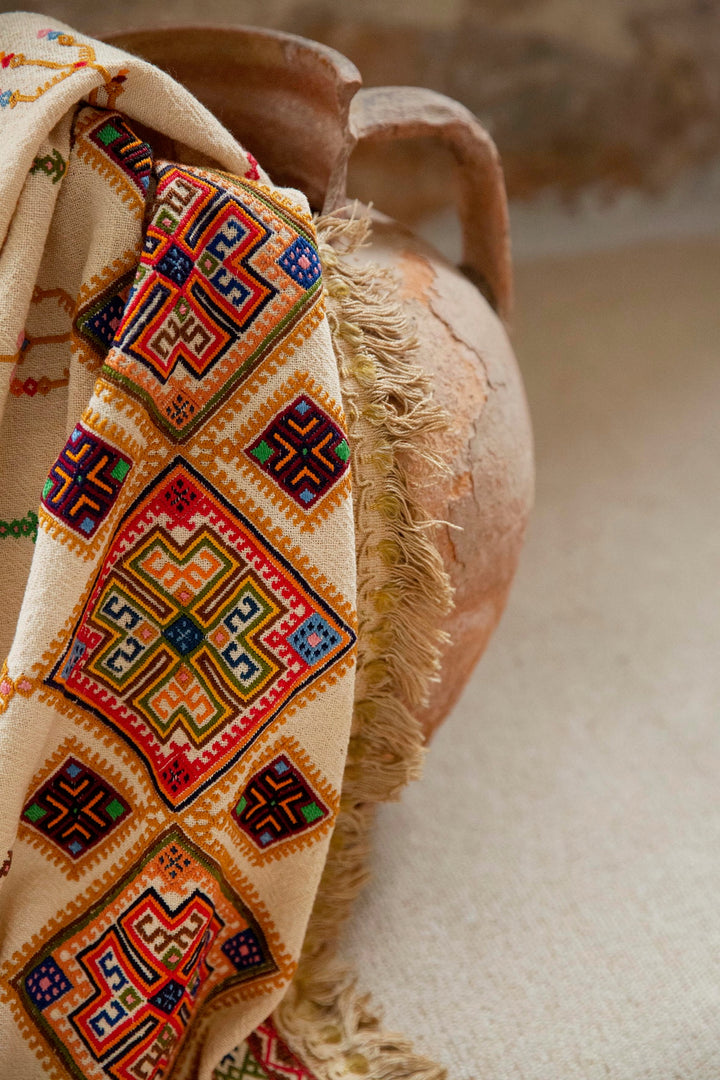 Krossi Vintage Table Runner