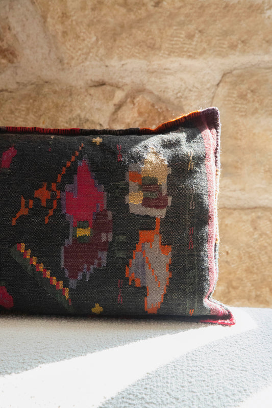 Nyhteri Vintage Pillow