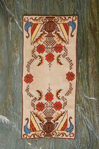 Pagoni Vintage Table Runner