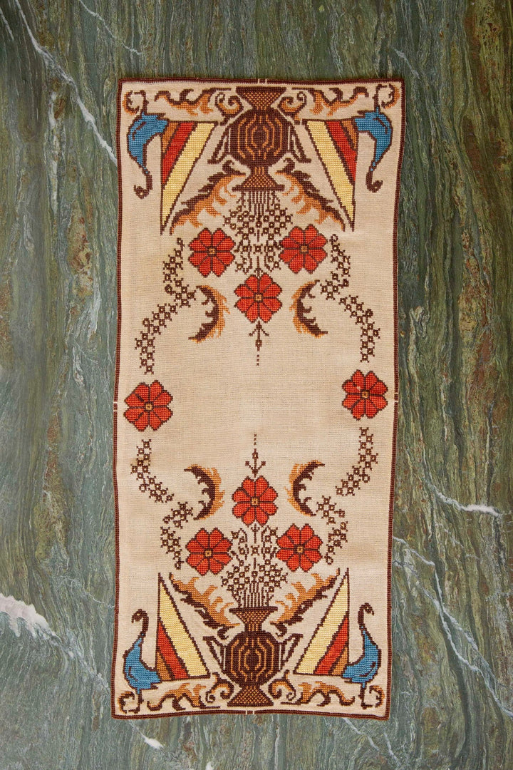 Pagoni Vintage Table Runner
