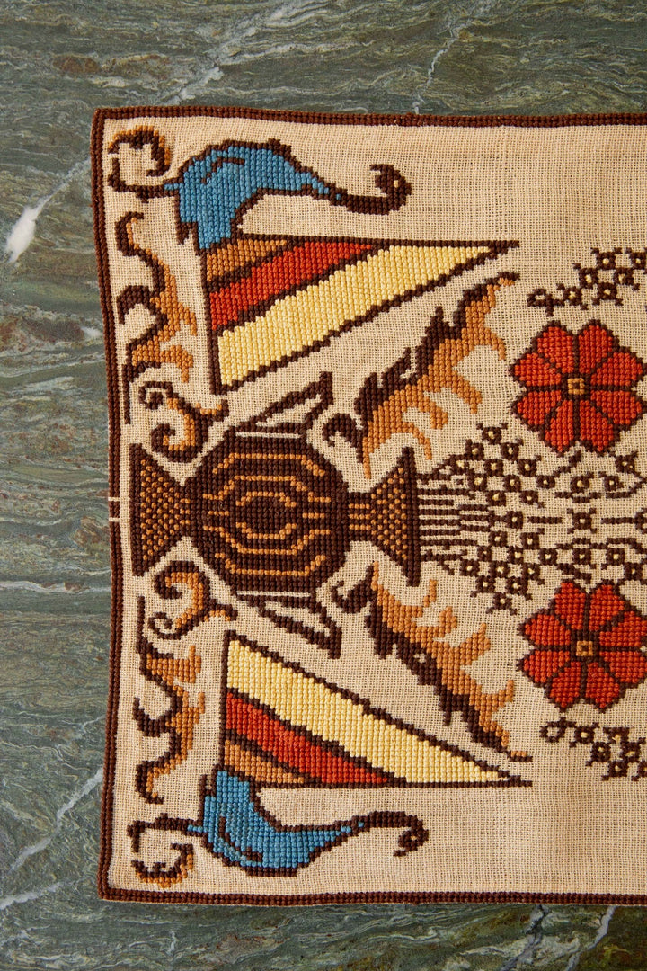 Pagoni Vintage Table Runner