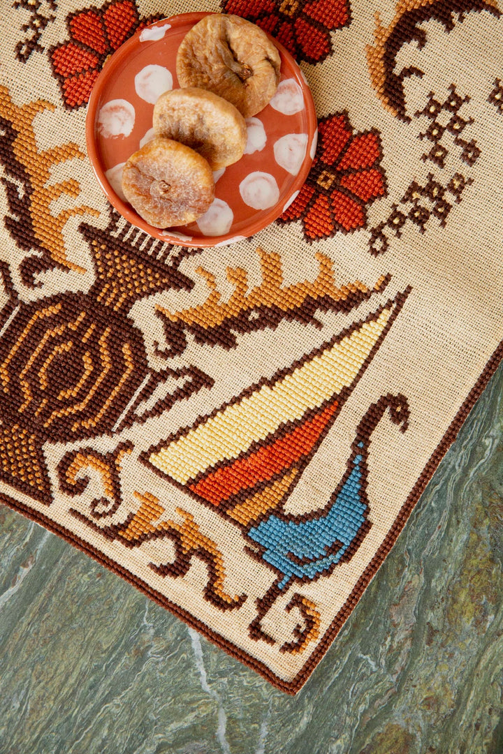 Pagoni Vintage Table Runner