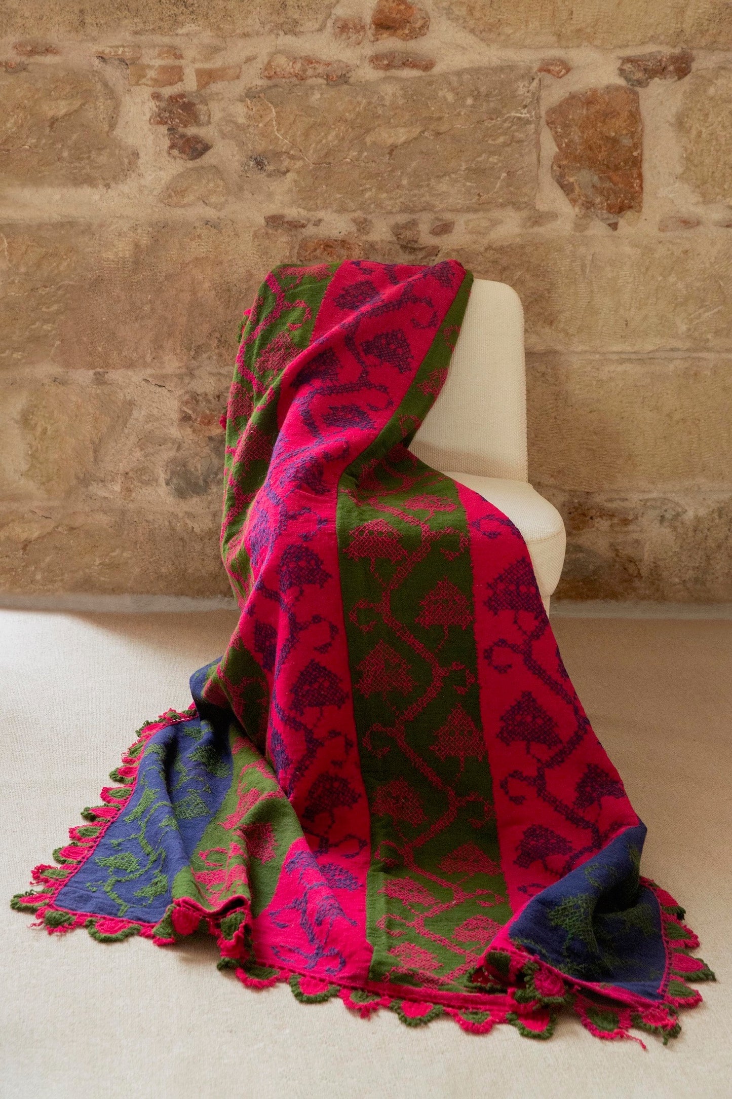 Pnoi Vintage Textile